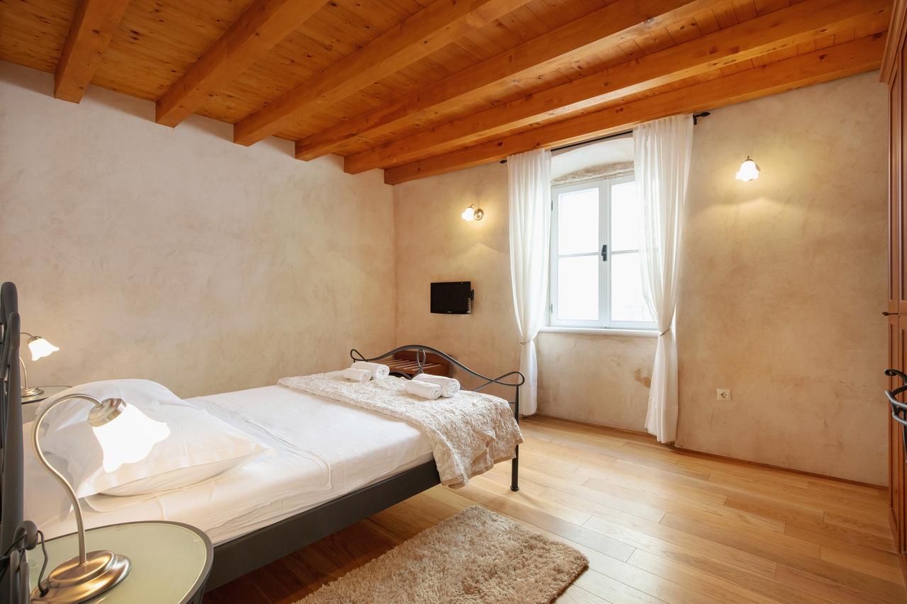 Villa Mama - Traditional Apartments In Omis, Free Parking Exterior foto