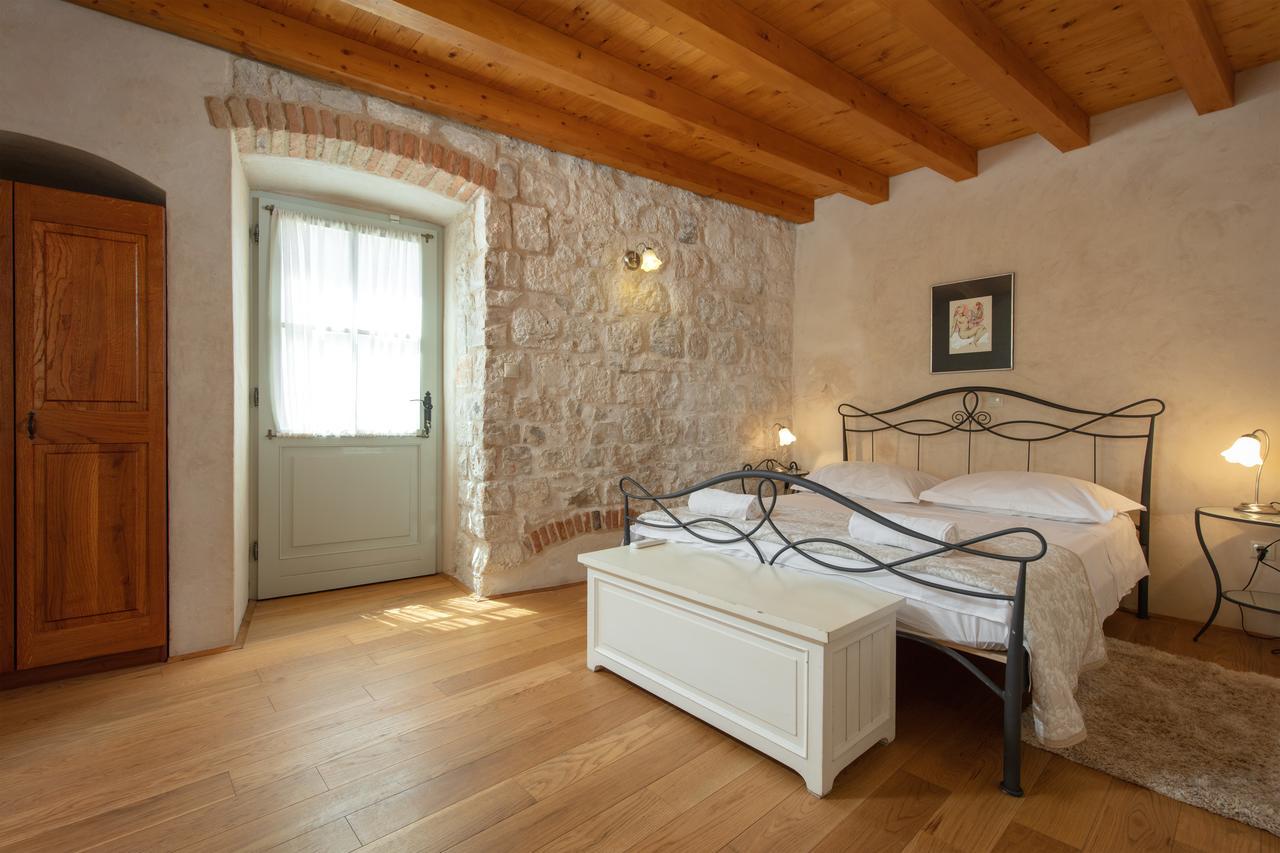 Villa Mama - Traditional Apartments In Omis, Free Parking Exterior foto