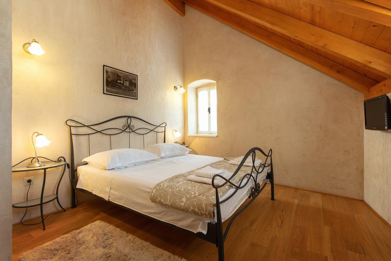 Villa Mama - Traditional Apartments In Omis, Free Parking Exterior foto